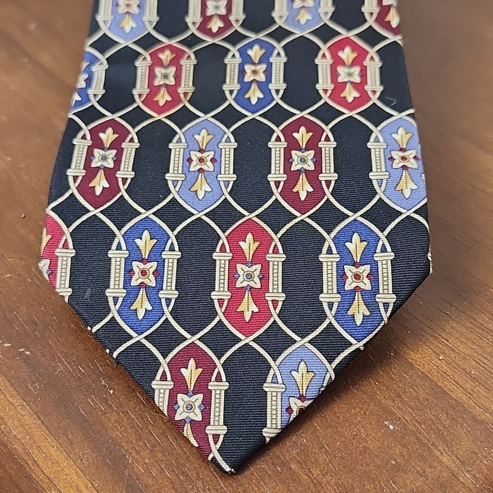 Vintage Bill Blass 100% Silk Necktie Featuring Red & Blue Interlocking Shapes